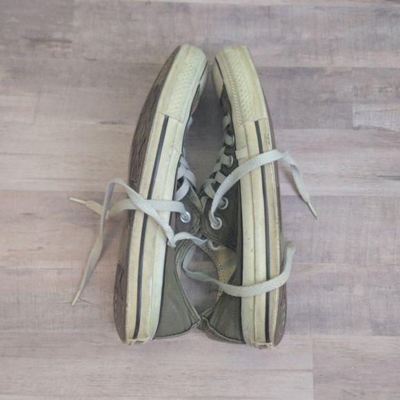 Very worn converse allstars - Picture 3 of 8